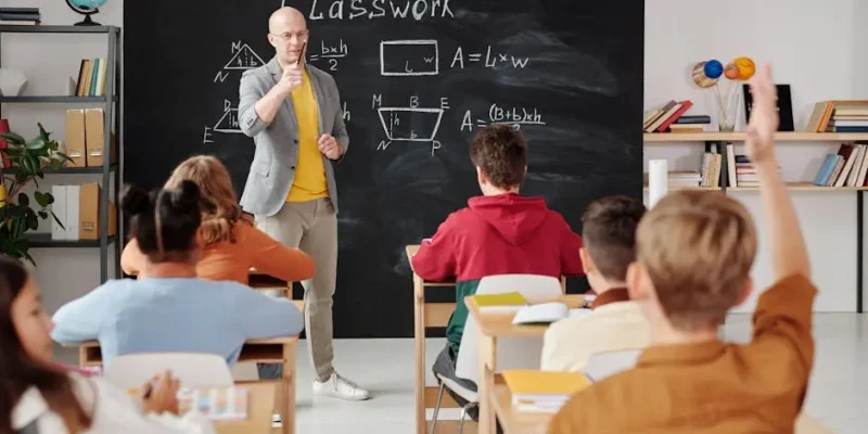Ways an Academic Tutor Can Boost Your Grades